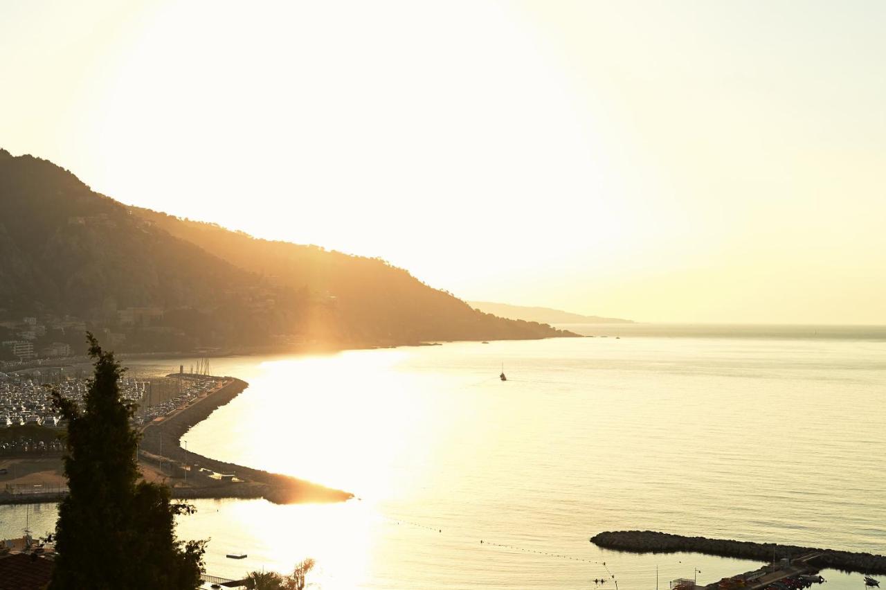Villa L'Ensoleillee Vue Panoramique Mer, 250 M De La Plage Et Du Centre Ville Menton Eksteriør bilde